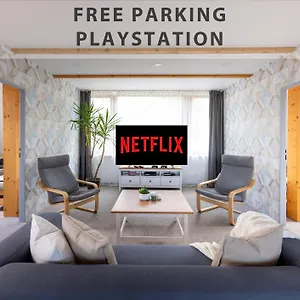 Vousata Dama - Ps3 - Parking Free Prága